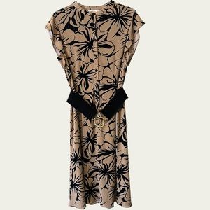Talbots Petite women’s tan and black short sleeve dress with black belt